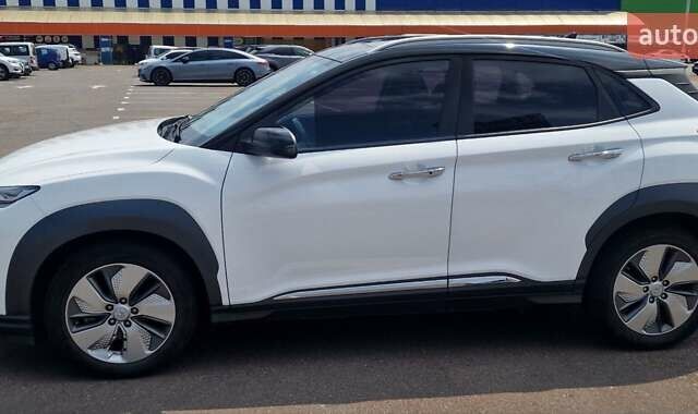 Белый Хендай Encino EV, объемом двигателя 0 л и пробегом 88 тыс. км за 16800 $, фото 5 на Automoto.ua