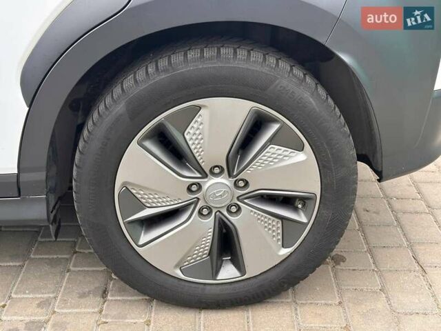 Белый Хендай Encino EV, объемом двигателя 0 л и пробегом 95 тыс. км за 15900 $, фото 10 на Automoto.ua