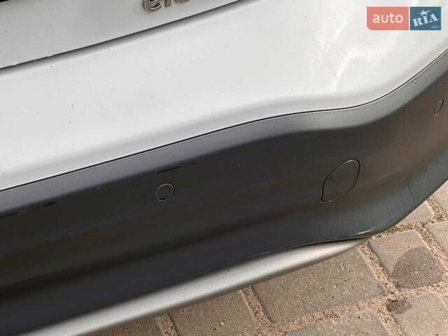 Белый Хендай Encino EV, объемом двигателя 0 л и пробегом 95 тыс. км за 15900 $, фото 2 на Automoto.ua