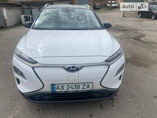 Белый Хендай Encino EV, объемом двигателя 0 л и пробегом 27 тыс. км за 19900 $, фото 1 на Automoto.ua