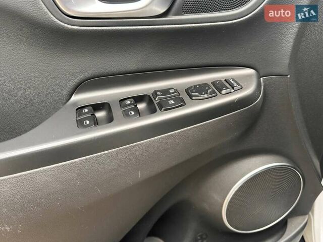 Белый Хендай Encino EV, объемом двигателя 0 л и пробегом 95 тыс. км за 15900 $, фото 15 на Automoto.ua