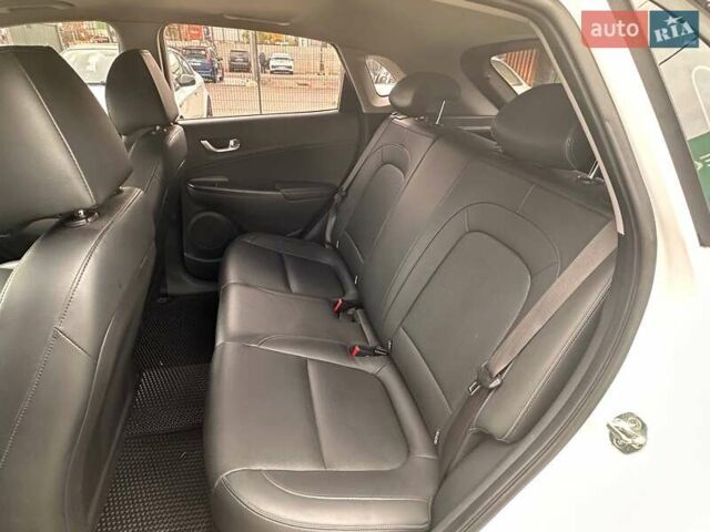 Белый Хендай Encino EV, объемом двигателя 0 л и пробегом 95 тыс. км за 15900 $, фото 26 на Automoto.ua