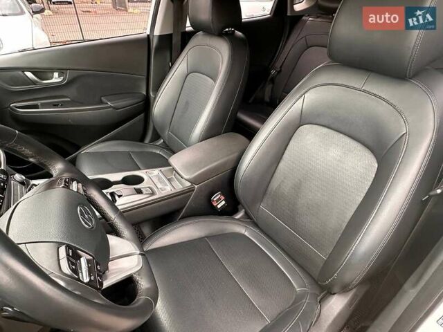 Белый Хендай Encino EV, объемом двигателя 0 л и пробегом 95 тыс. км за 15900 $, фото 24 на Automoto.ua