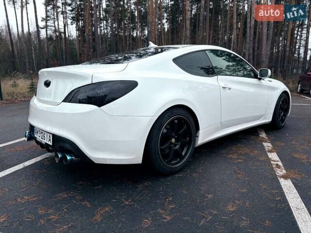 Белый Хендай Genesis Coupe, объемом двигателя 2 л и пробегом 196 тыс. км за 9800 $, фото 12 на Automoto.ua