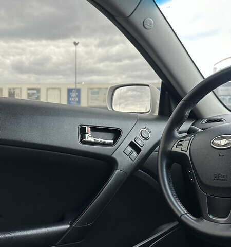 Белый Хендай Genesis Coupe, объемом двигателя 2 л и пробегом 269 тыс. км за 8700 $, фото 19 на Automoto.ua