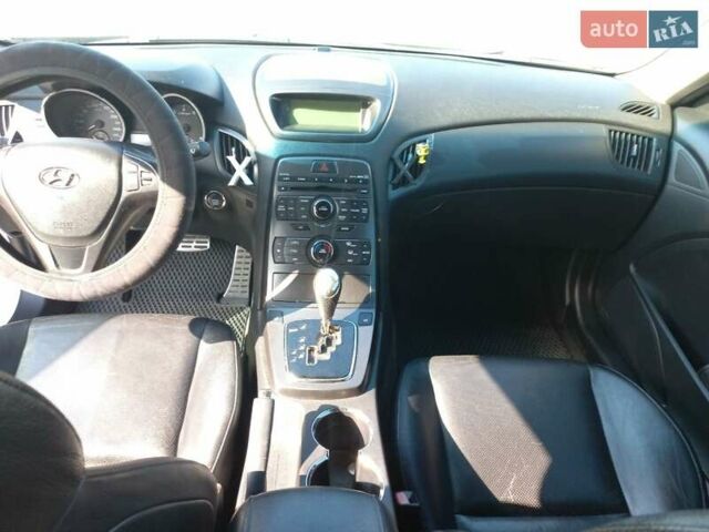 Белый Хендай Genesis Coupe, объемом двигателя 2 л и пробегом 200 тыс. км за 9500 $, фото 3 на Automoto.ua