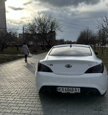Белый Хендай Genesis Coupe, объемом двигателя 2 л и пробегом 269 тыс. км за 8700 $, фото 5 на Automoto.ua