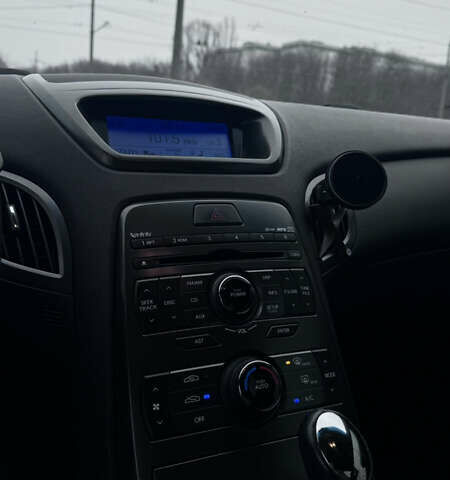 Белый Хендай Genesis Coupe, объемом двигателя 2 л и пробегом 55 тыс. км за 13500 $, фото 8 на Automoto.ua