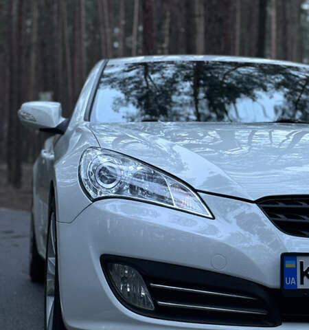 Белый Хендай Genesis Coupe, объемом двигателя 2 л и пробегом 55 тыс. км за 13500 $, фото 2 на Automoto.ua