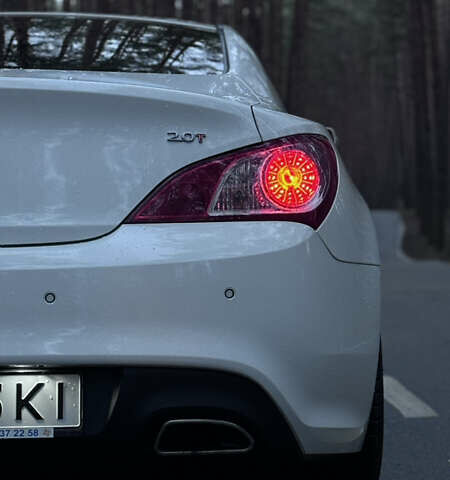 Белый Хендай Genesis Coupe, объемом двигателя 2 л и пробегом 55 тыс. км за 13500 $, фото 5 на Automoto.ua