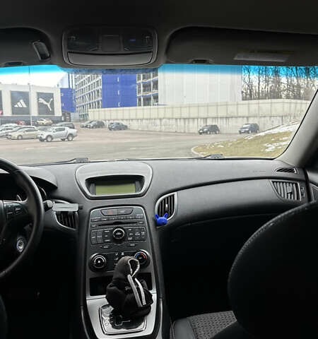 Белый Хендай Genesis Coupe, объемом двигателя 2 л и пробегом 269 тыс. км за 8700 $, фото 21 на Automoto.ua