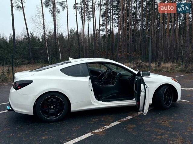 Белый Хендай Genesis Coupe, объемом двигателя 2 л и пробегом 196 тыс. км за 9800 $, фото 5 на Automoto.ua