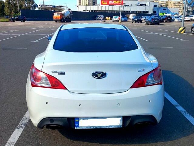 Белый Хендай Genesis Coupe, объемом двигателя 2 л и пробегом 200 тыс. км за 9100 $, фото 2 на Automoto.ua
