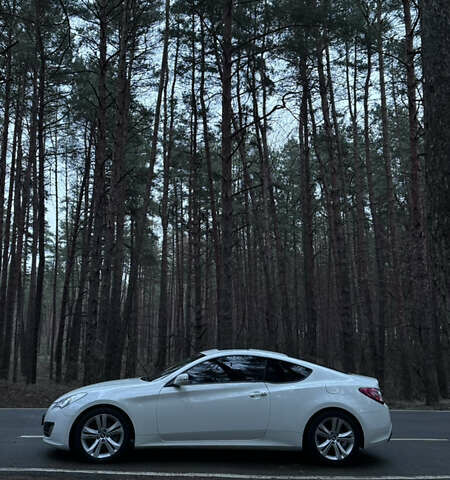 Белый Хендай Genesis Coupe, объемом двигателя 2 л и пробегом 55 тыс. км за 13500 $, фото 3 на Automoto.ua