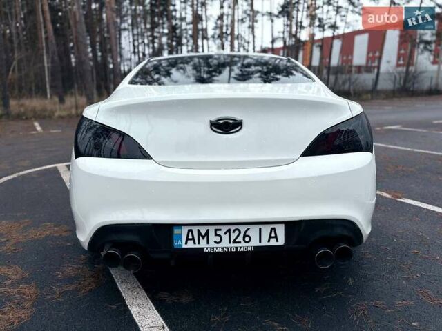 Белый Хендай Genesis Coupe, объемом двигателя 2 л и пробегом 196 тыс. км за 9800 $, фото 11 на Automoto.ua