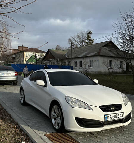 Белый Хендай Genesis Coupe, объемом двигателя 2 л и пробегом 269 тыс. км за 8700 $, фото 6 на Automoto.ua