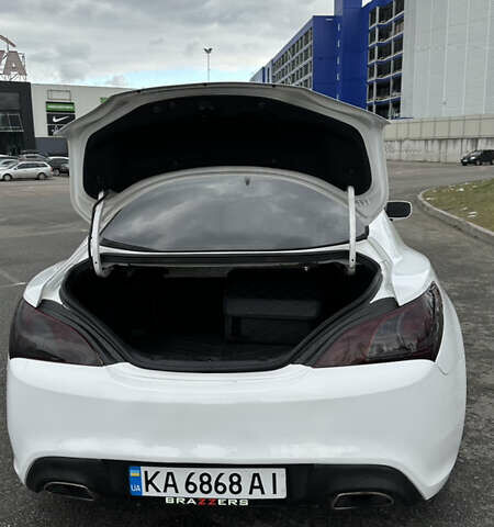 Белый Хендай Genesis Coupe, объемом двигателя 2 л и пробегом 269 тыс. км за 8700 $, фото 9 на Automoto.ua