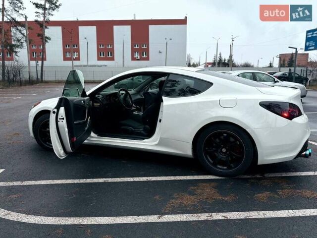 Белый Хендай Genesis Coupe, объемом двигателя 2 л и пробегом 196 тыс. км за 9800 $, фото 4 на Automoto.ua