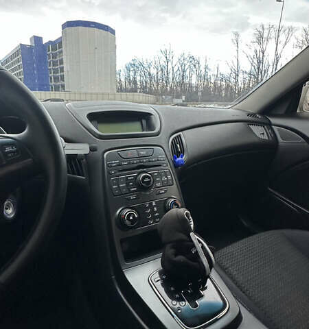 Белый Хендай Genesis Coupe, объемом двигателя 2 л и пробегом 269 тыс. км за 8700 $, фото 12 на Automoto.ua