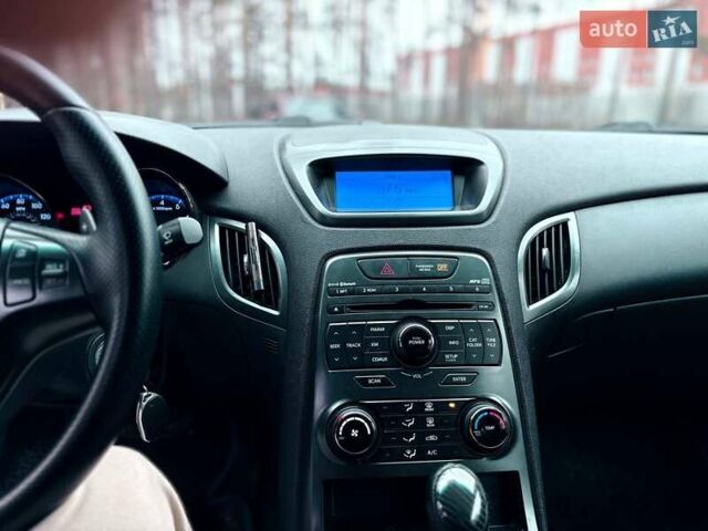Белый Хендай Genesis Coupe, объемом двигателя 2 л и пробегом 196 тыс. км за 9800 $, фото 26 на Automoto.ua