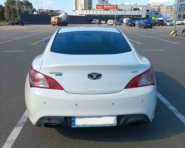 Белый Хендай Genesis Coupe, объемом двигателя 2 л и пробегом 200 тыс. км за 9500 $, фото 1 на Automoto.ua