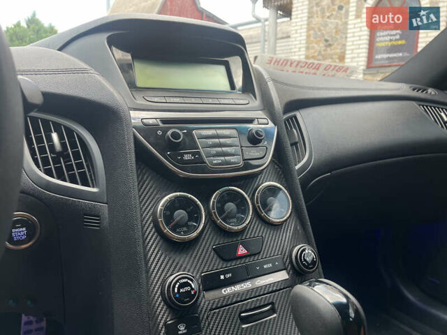 Белый Хендай Genesis Coupe, объемом двигателя 2 л и пробегом 147 тыс. км за 9999 $, фото 4 на Automoto.ua