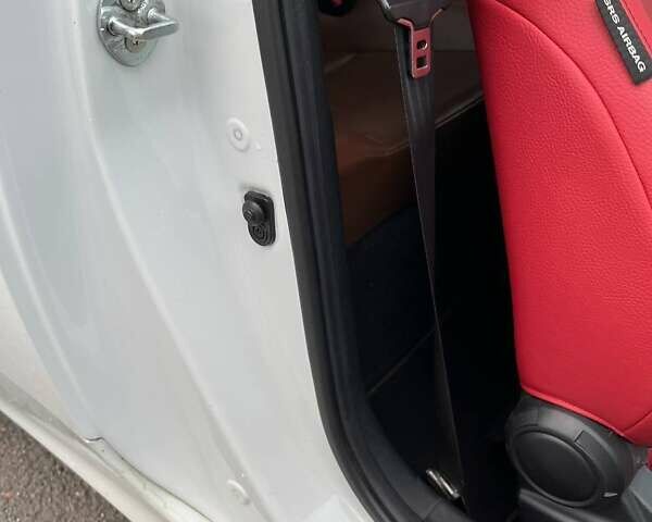 Белый Хендай Genesis Coupe, объемом двигателя 2 л и пробегом 113 тыс. км за 11500 $, фото 16 на Automoto.ua