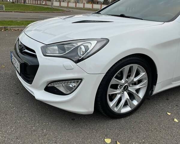 Белый Хендай Genesis Coupe, объемом двигателя 2 л и пробегом 113 тыс. км за 11500 $, фото 1 на Automoto.ua