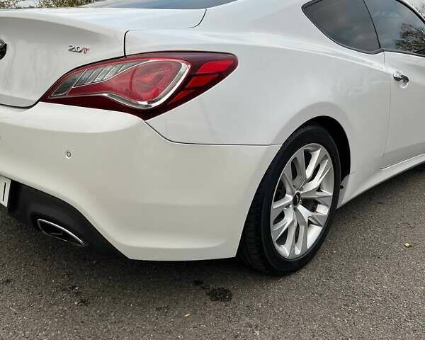 Белый Хендай Genesis Coupe, объемом двигателя 2 л и пробегом 113 тыс. км за 11500 $, фото 8 на Automoto.ua