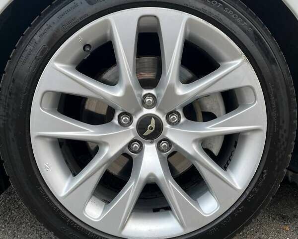 Белый Хендай Genesis Coupe, объемом двигателя 2 л и пробегом 113 тыс. км за 11500 $, фото 12 на Automoto.ua