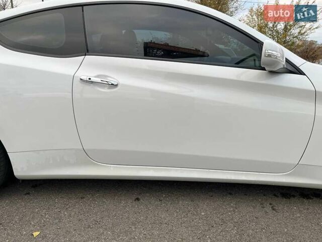 Белый Хендай Genesis Coupe, объемом двигателя 2 л и пробегом 113 тыс. км за 11500 $, фото 10 на Automoto.ua