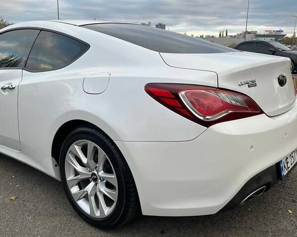Белый Хендай Genesis Coupe, объемом двигателя 2 л и пробегом 113 тыс. км за 11500 $, фото 5 на Automoto.ua