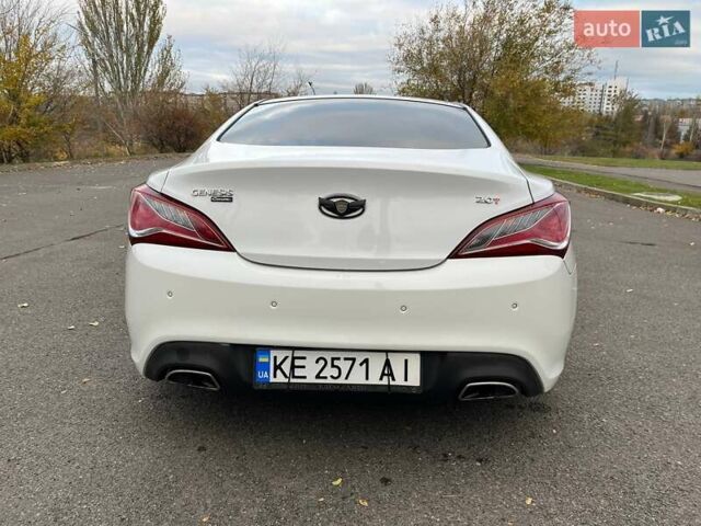Белый Хендай Genesis Coupe, объемом двигателя 2 л и пробегом 113 тыс. км за 11500 $, фото 7 на Automoto.ua