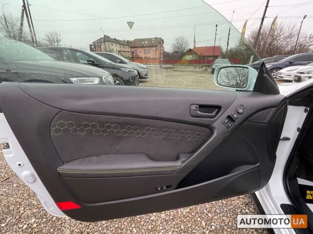 Белый Хендай Genesis Coupe, объемом двигателя 3.8 л и пробегом 49 тыс. км за 15600 $, фото 12 на Automoto.ua