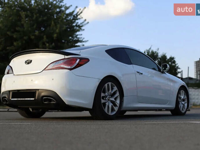 Белый Хендай Genesis Coupe, объемом двигателя 2 л и пробегом 80 тыс. км за 13500 $, фото 1 на Automoto.ua