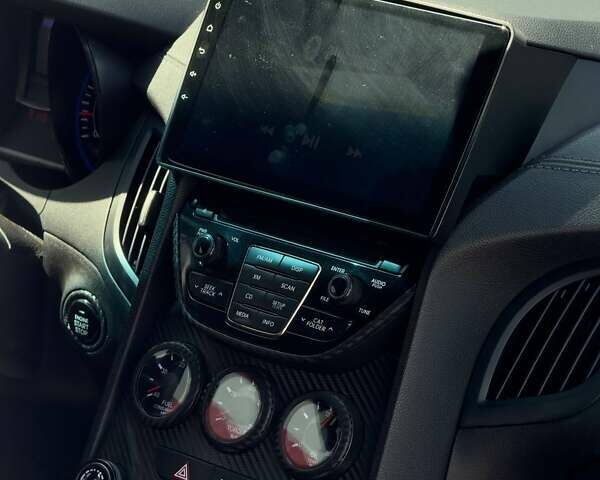 Белый Хендай Genesis Coupe, объемом двигателя 3.8 л и пробегом 49 тыс. км за 14900 $, фото 19 на Automoto.ua