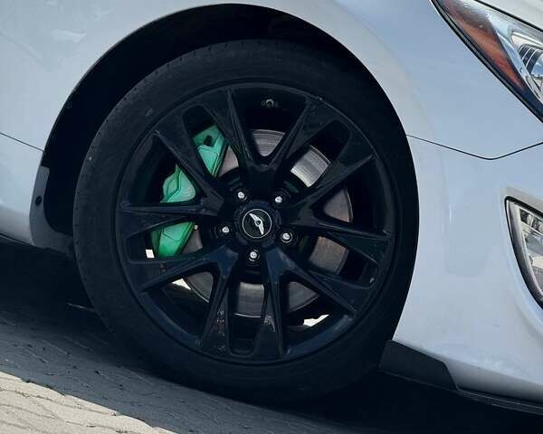 Белый Хендай Genesis Coupe, объемом двигателя 3.8 л и пробегом 49 тыс. км за 14900 $, фото 14 на Automoto.ua