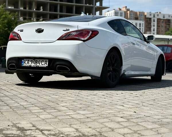 Белый Хендай Genesis Coupe, объемом двигателя 3.8 л и пробегом 49 тыс. км за 14900 $, фото 11 на Automoto.ua