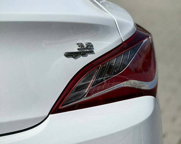Белый Хендай Genesis Coupe, объемом двигателя 3.8 л и пробегом 49 тыс. км за 14900 $, фото 10 на Automoto.ua