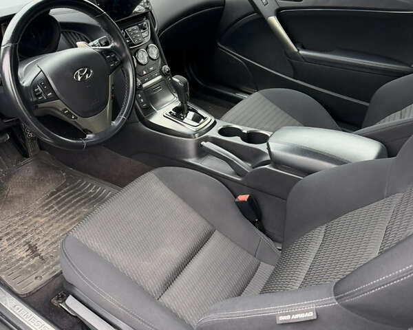 Білий Хендай Genesis Coupe, об'ємом двигуна 2 л та пробігом 75 тис. км за 9999 $, фото 9 на Automoto.ua