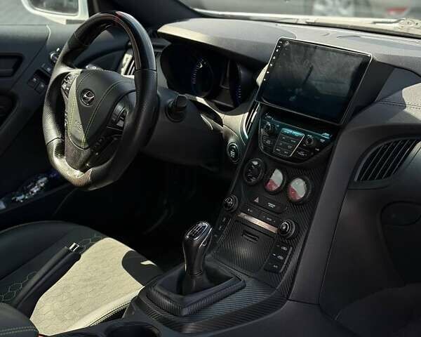 Белый Хендай Genesis Coupe, объемом двигателя 3.8 л и пробегом 49 тыс. км за 14900 $, фото 17 на Automoto.ua