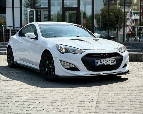 Белый Хендай Genesis Coupe, объемом двигателя 3.8 л и пробегом 49 тыс. км за 14900 $, фото 2 на Automoto.ua