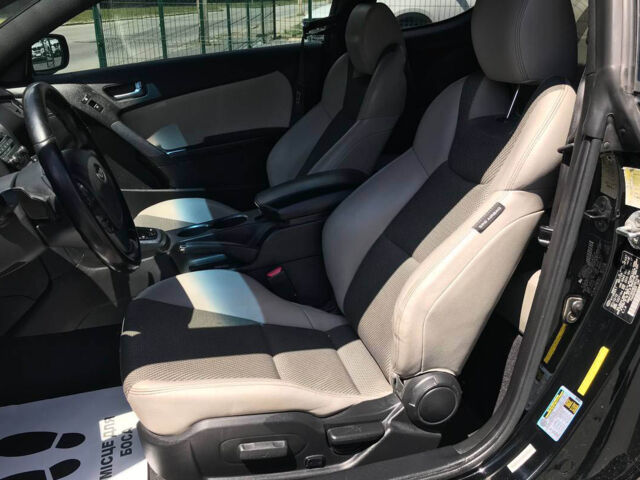 Черный Хендай Genesis Coupe, объемом двигателя 2 л и пробегом 156 тыс. км за 12500 $, фото 10 на Automoto.ua