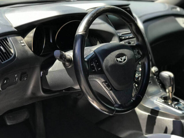 Черный Хендай Genesis Coupe, объемом двигателя 2 л и пробегом 156 тыс. км за 12500 $, фото 9 на Automoto.ua