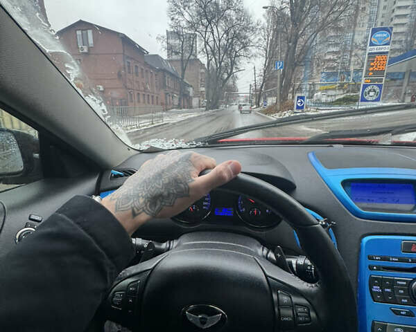 Красный Хендай Genesis Coupe, объемом двигателя 2 л и пробегом 104 тыс. км за 9150 $, фото 13 на Automoto.ua