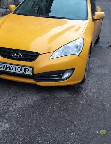 Желтый Хендай Genesis Coupe, объемом двигателя 2 л и пробегом 253 тыс. км за 10000 $, фото 1 на Automoto.ua