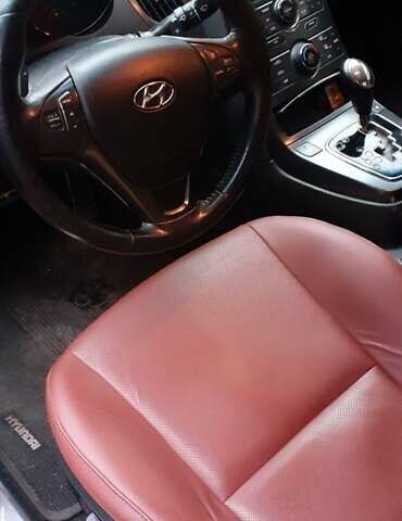 Желтый Хендай Genesis Coupe, объемом двигателя 2 л и пробегом 253 тыс. км за 10000 $, фото 5 на Automoto.ua