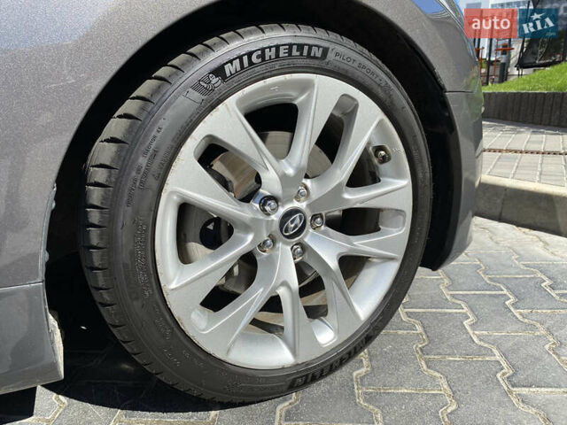 Серый Хендай Genesis Coupe, объемом двигателя 2 л и пробегом 140 тыс. км за 12500 $, фото 14 на Automoto.ua