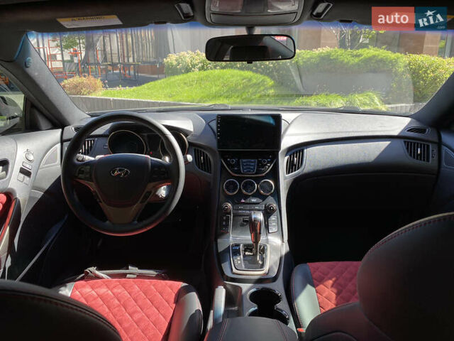 Серый Хендай Genesis Coupe, объемом двигателя 2 л и пробегом 140 тыс. км за 12500 $, фото 6 на Automoto.ua