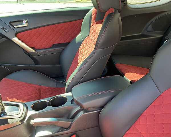 Серый Хендай Genesis Coupe, объемом двигателя 2 л и пробегом 140 тыс. км за 12500 $, фото 13 на Automoto.ua